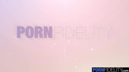 Riley Reid отдалась полицейскому, чтобы избежать ареста